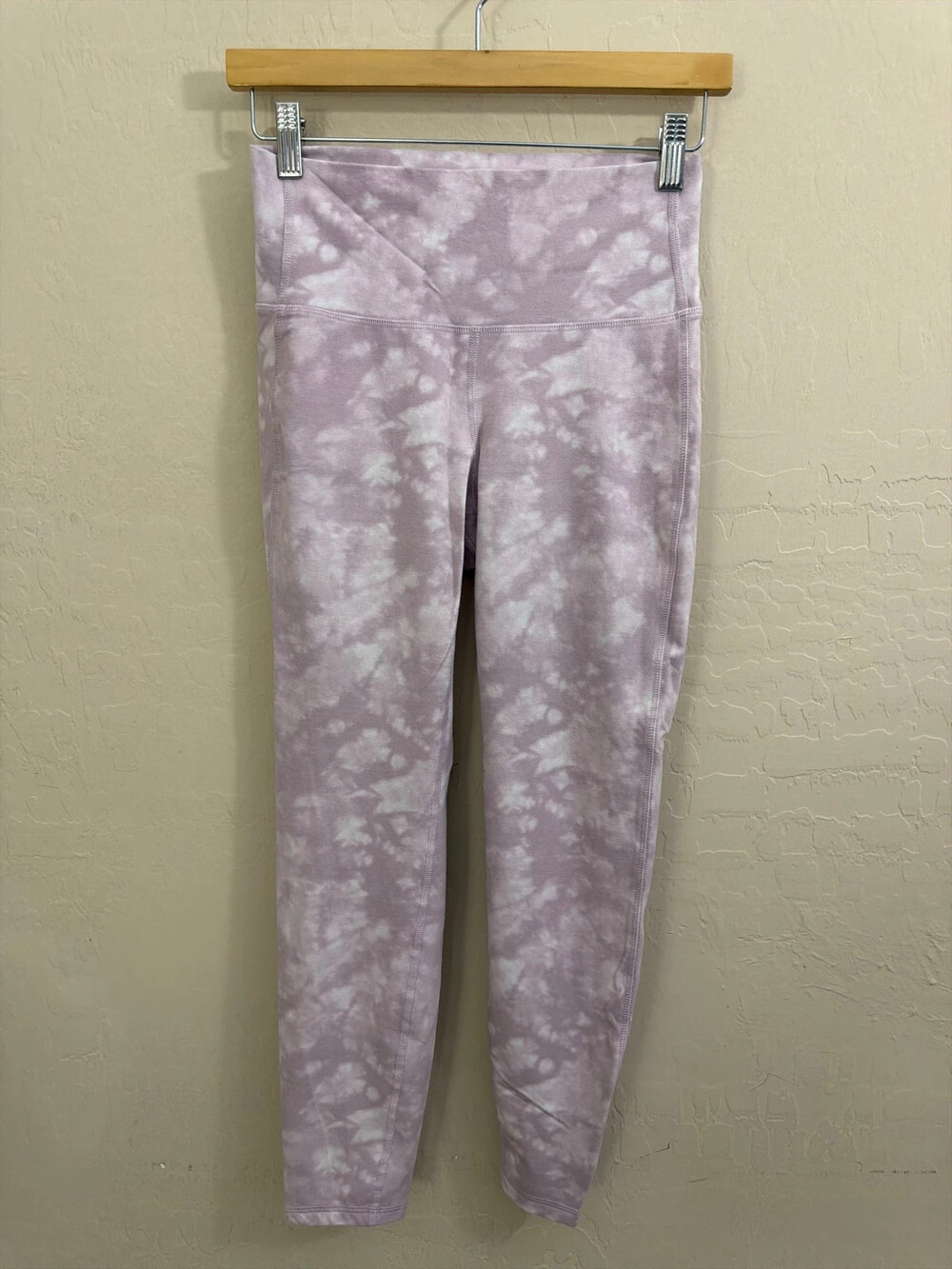 Old Navy cloudy pink yoga leggings, Sz M